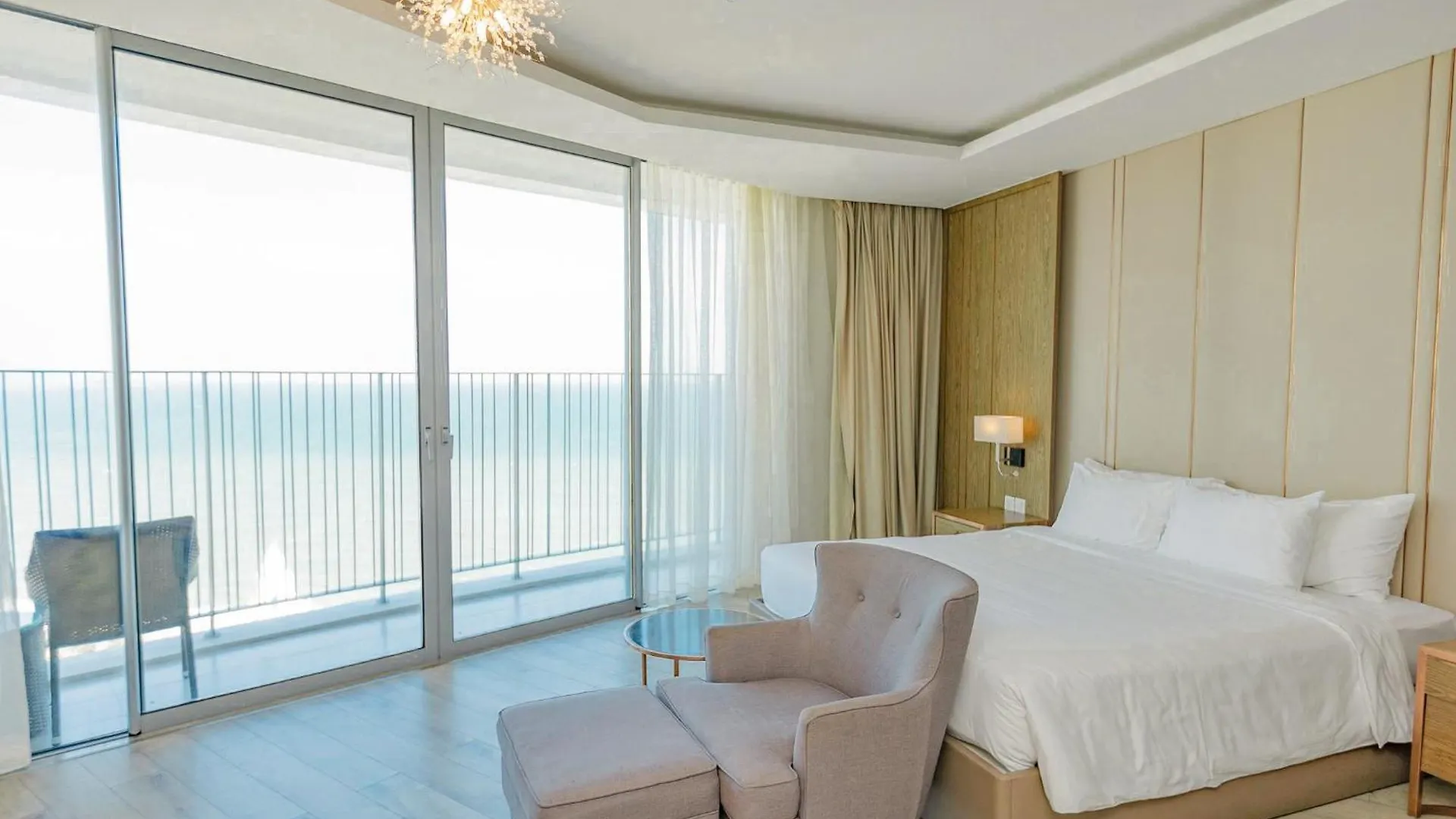Panorama Beachfront Nha Trang Condotel Вьетнам