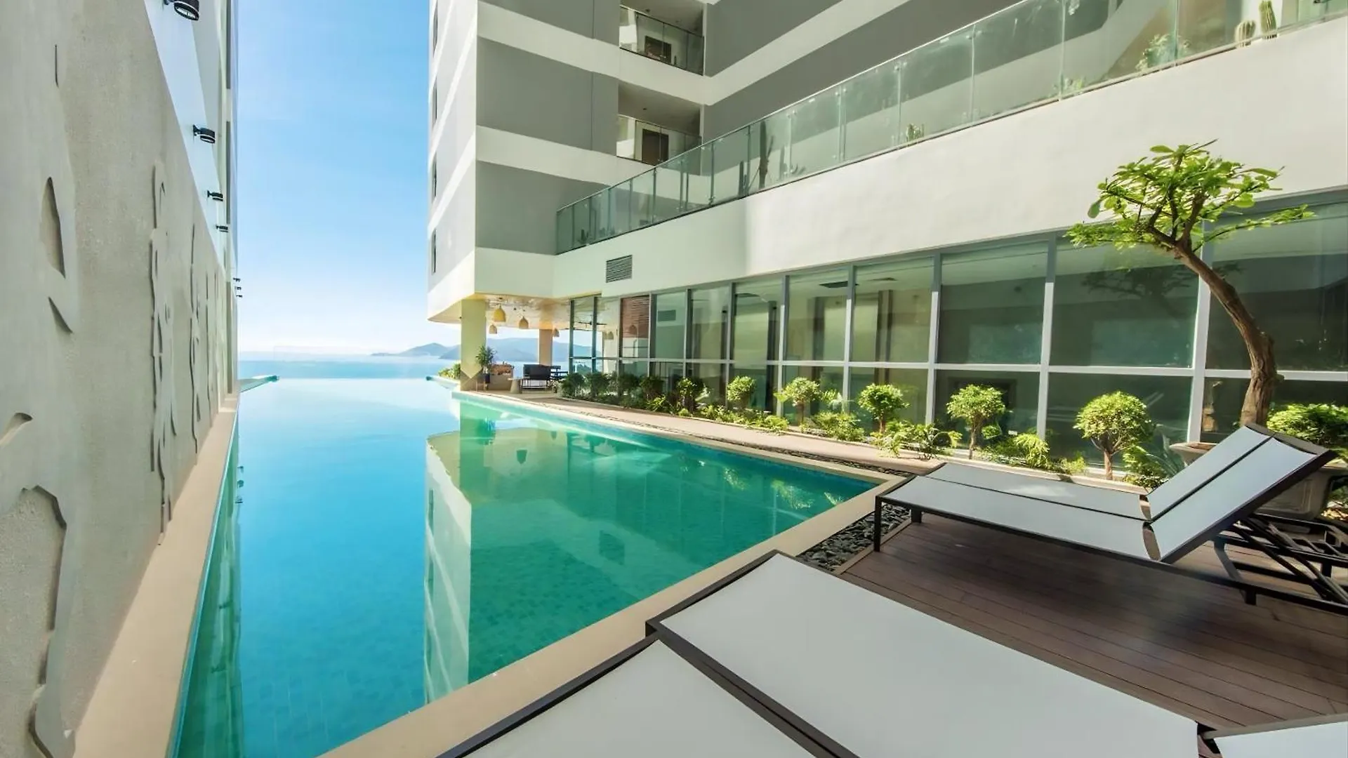 Апартаменты Panorama Beachfront Nha Trang Condotel