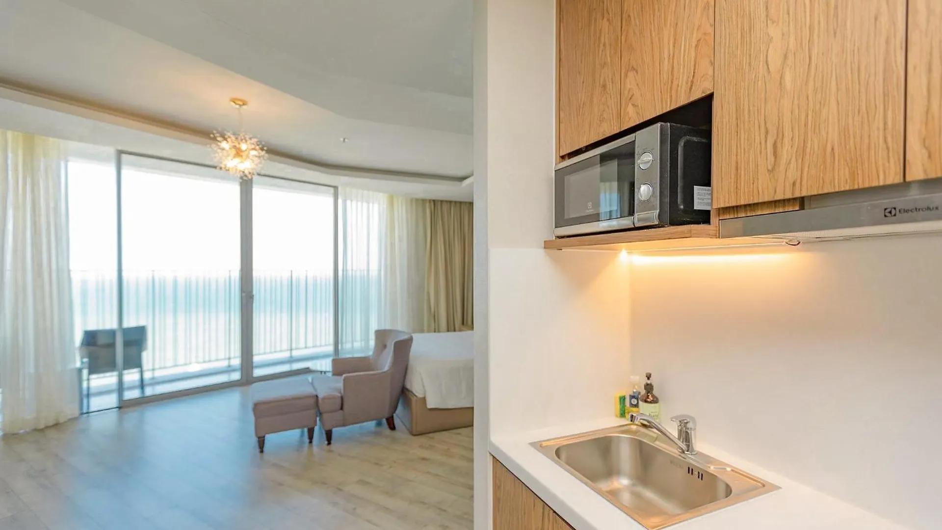 Panorama Beachfront Nha Trang Condotel Апартаменты