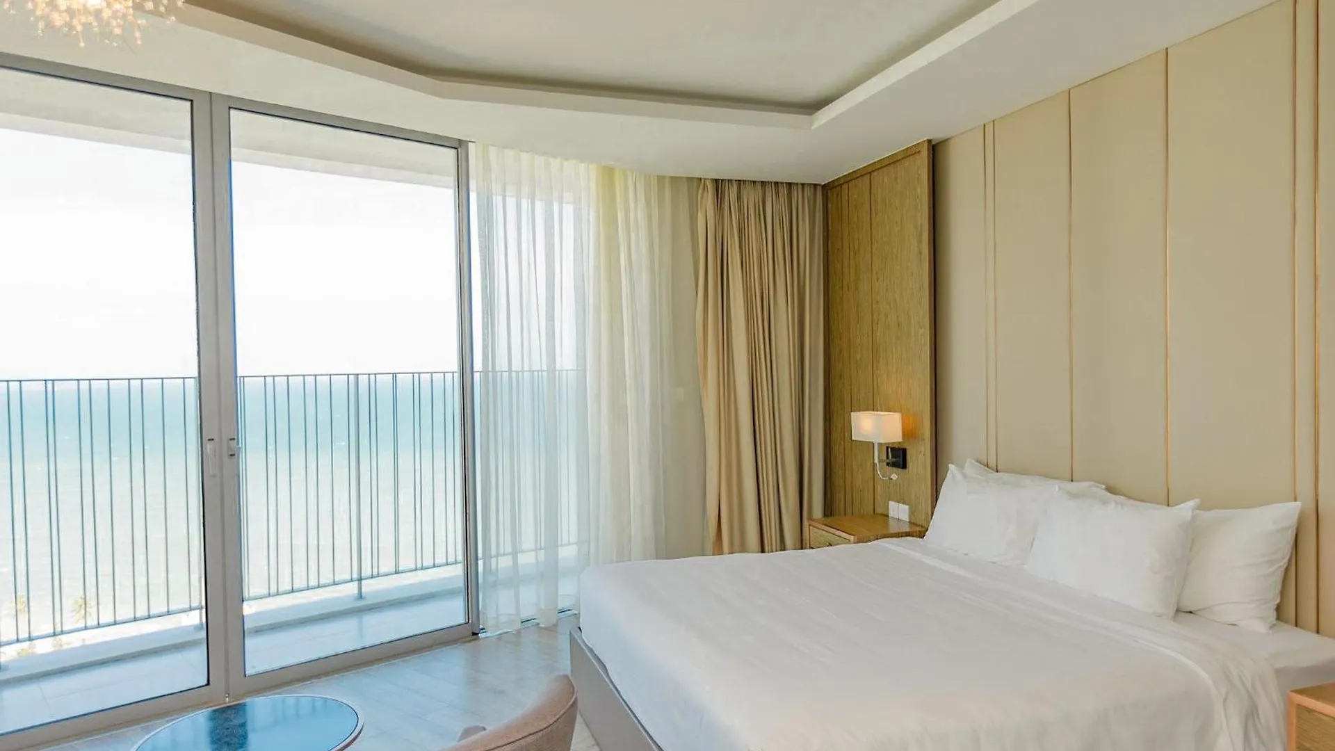 Panorama Beachfront Nha Trang Condotel 0*,